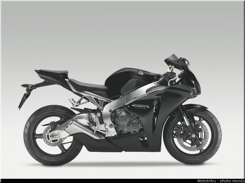 honda_1000_cbr_rr_2011_009