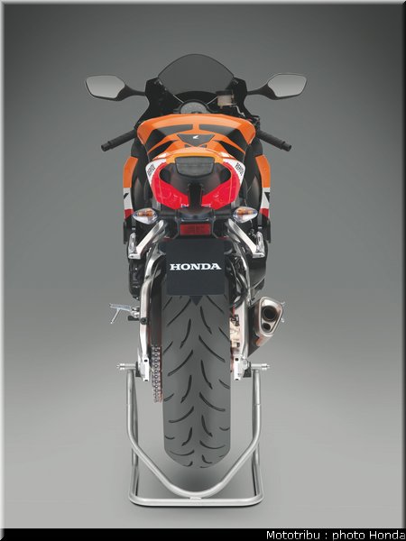 honda_1000_cbr_rr_2011_019