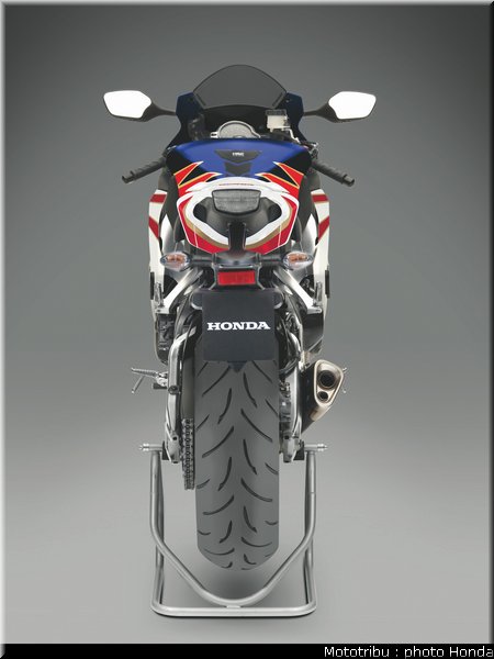 honda_1000_cbr_rr_2011_020