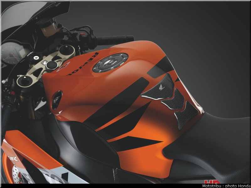 honda_1000_cbr_rr_2011_031