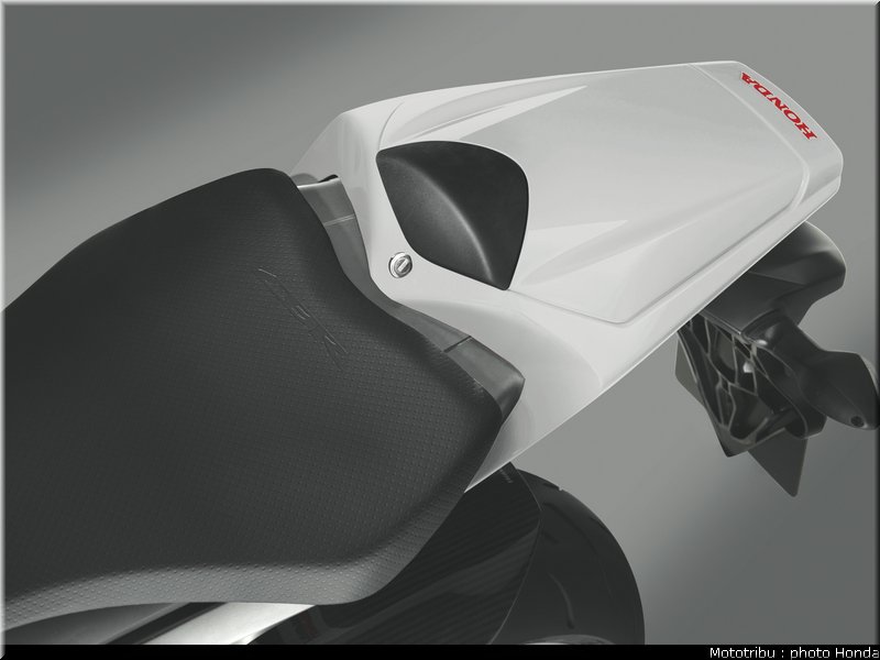 honda_1000_cbr_rr_2011_038
