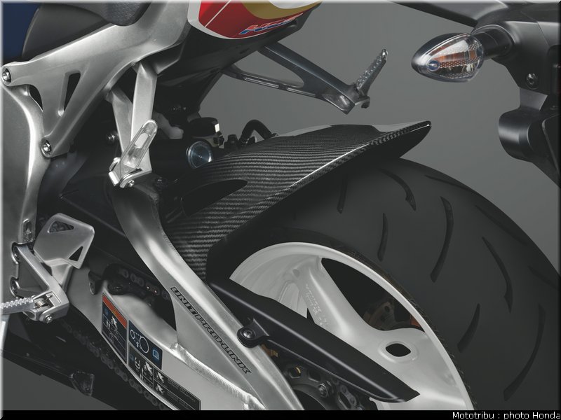 honda_1000_cbr_rr_2011_043