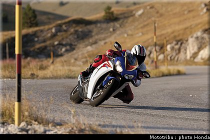 honda_1000_cbr_rr_2011_002.jpg