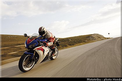 honda_1000_cbr_rr_2011_003.jpg