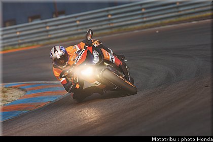 honda_1000_cbr_rr_2011_004.jpg