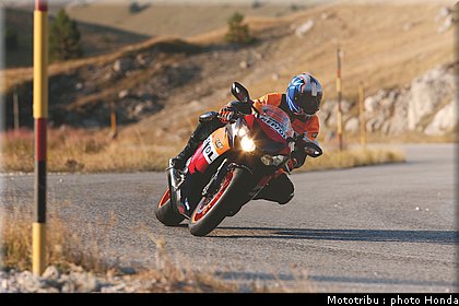honda_1000_cbr_rr_2011_005.jpg