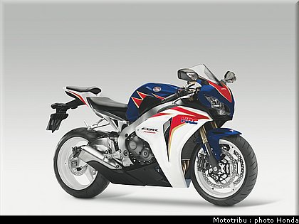 honda_1000_cbr_rr_2011_007.jpg