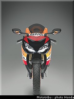 honda_1000_cbr_rr_2011_017.jpg