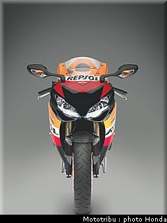honda_1000_cbr_rr_2011_018.jpg