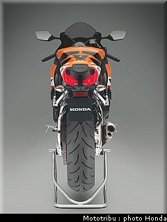 honda_1000_cbr_rr_2011_019.jpg