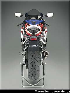 honda_1000_cbr_rr_2011_020.jpg