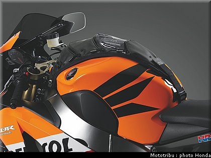 honda_1000_cbr_rr_2011_023.jpg