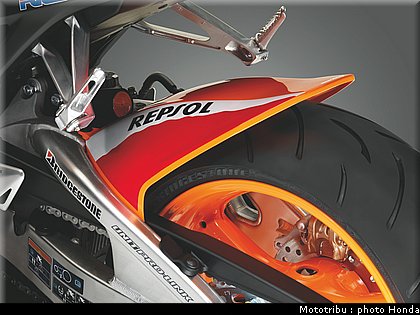 honda_1000_cbr_rr_2011_028.jpg