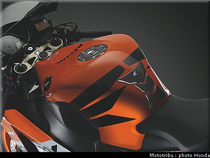 honda_1000_cbr_rr_2011_031.jpg