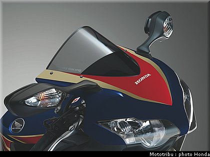 honda_1000_cbr_rr_2011_033.jpg