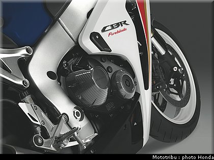 honda_1000_cbr_rr_2011_035.jpg