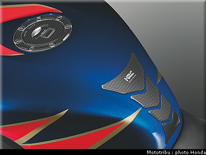 honda_1000_cbr_rr_2011_036.jpg