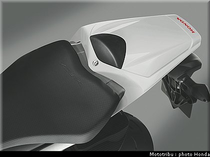 honda_1000_cbr_rr_2011_038.jpg