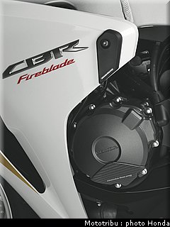 honda_1000_cbr_rr_2011_044.jpg