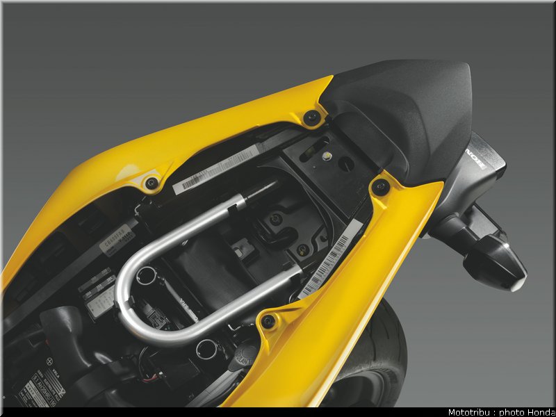 honda_hornet_600_cbf_2011_028