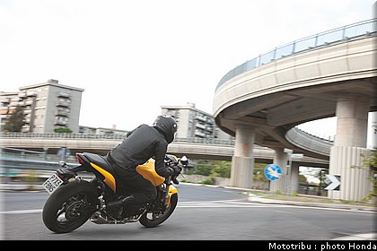 honda_hornet_600_cbf_2011_004.jpg
