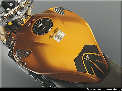 honda_hornet_600_cbf_2011_024.jpg