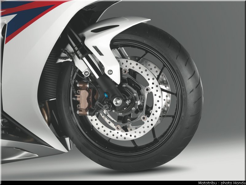 honda_1000_cbr_rr_2012_055