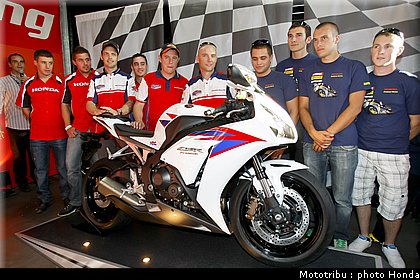 honda_1000_cbr_rr_2012_003.jpg