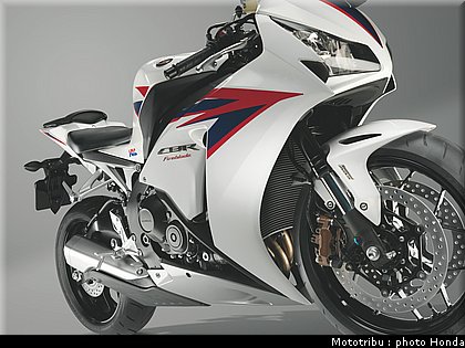 honda_1000_cbr_rr_2012_012.jpg