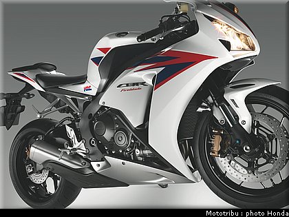 honda_1000_cbr_rr_2012_013.jpg