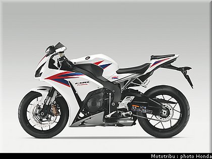 honda_1000_cbr_rr_2012_019.jpg