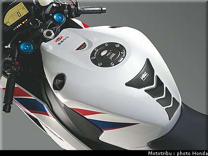 honda_1000_cbr_rr_2012_035.jpg