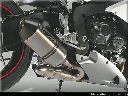 honda_1000_cbr_rr_2012_039.jpg