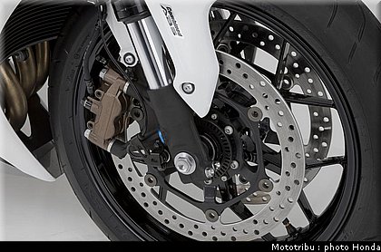 honda_1000_cbr_rr_2012_048.jpg