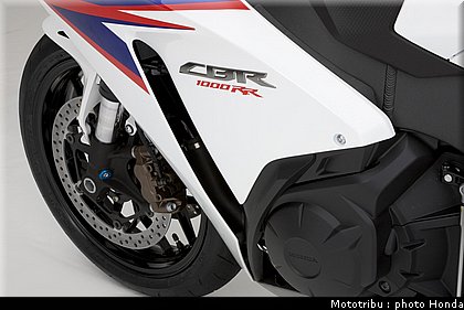 honda_1000_cbr_rr_2012_050.jpg