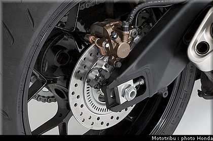 honda_1000_cbr_rr_2012_052.jpg