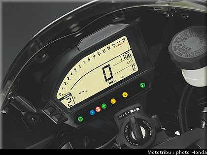 honda_1000_cbr_rr_2012_054.jpg