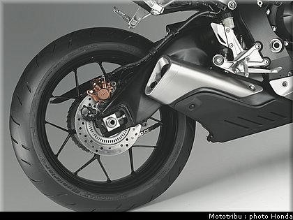 honda_1000_cbr_rr_2012_064.jpg