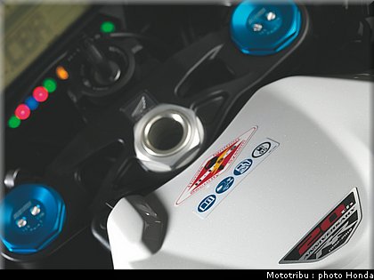 honda_1000_cbr_rr_2012_065.jpg