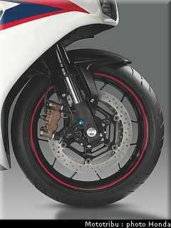 honda_1000_cbr_rr_2012_069.jpg