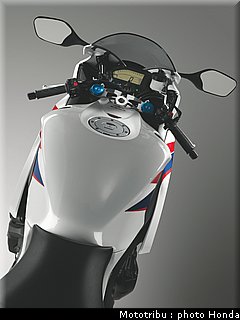 honda_1000_cbr_rr_2012_070.jpg