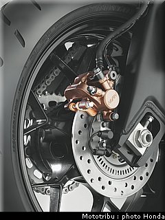 honda_1000_cbr_rr_2012_071.jpg