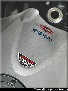 honda_1000_cbr_rr_2012_072.jpg