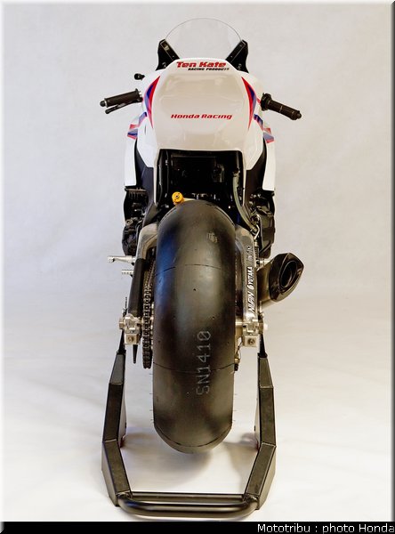 honda_cbr_1000_rr_wsbk_2012_004
