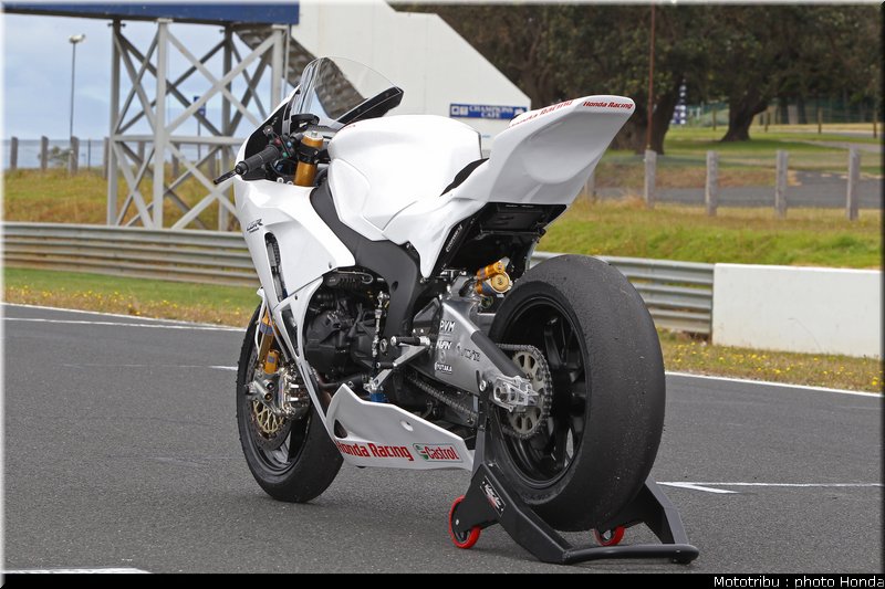 honda_cbr_1000_rr_wsbk_2012_014