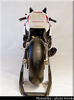 honda_cbr_1000_rr_wsbk_2012_004.jpg