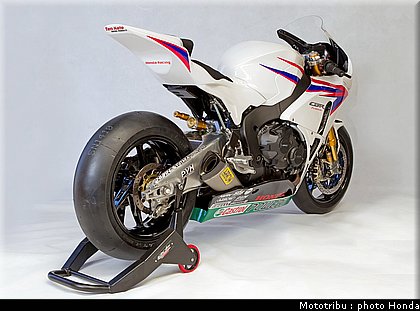 honda_cbr_1000_rr_wsbk_2012_006.jpg