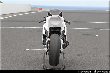 honda_cbr_1000_rr_wsbk_2012_013.jpg