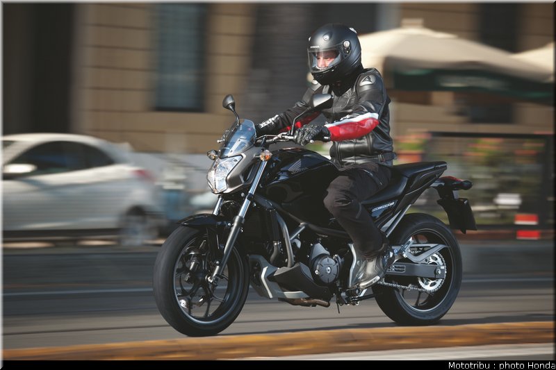 honda_2012_nc_700s_002