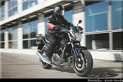 honda_2012_nc_700s_001.jpg
